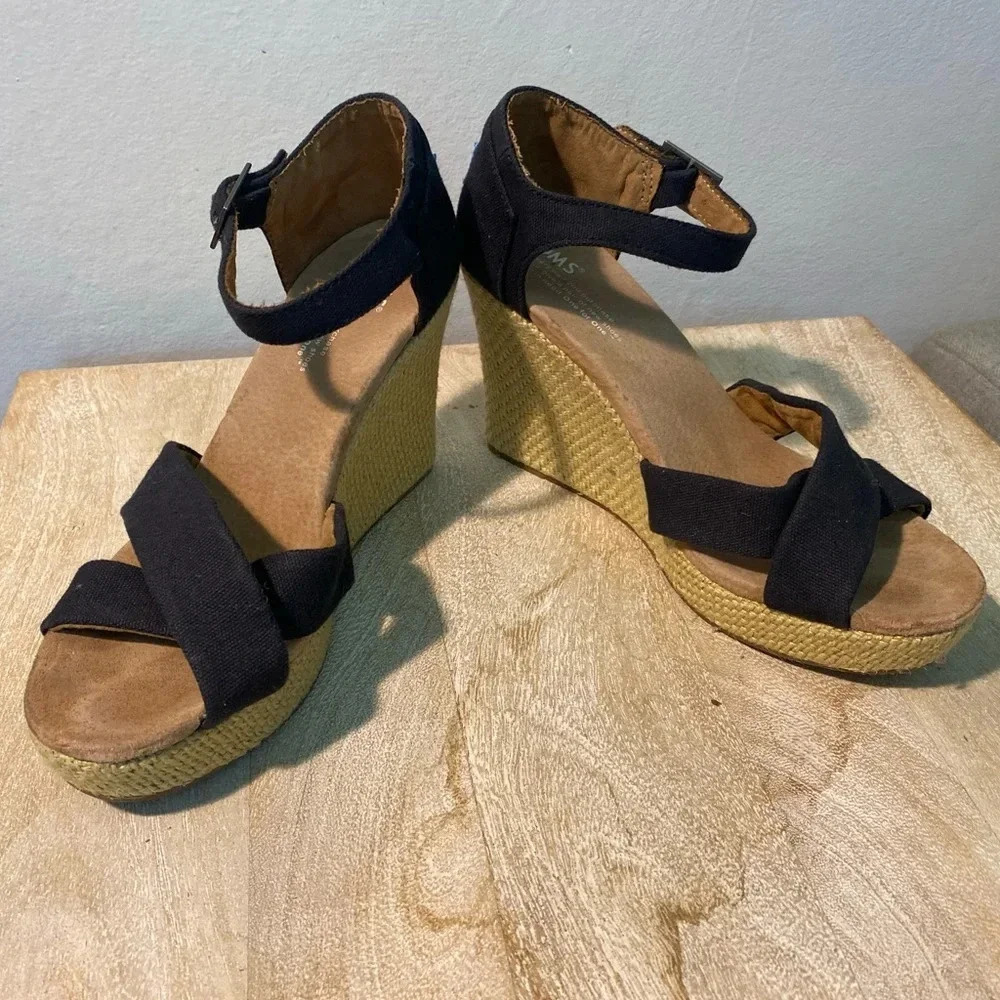Toms size 8 wedge, strappy sandals in black